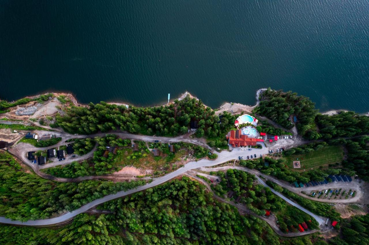 Halcyon Hot Springs Resort Экстерьер фото
